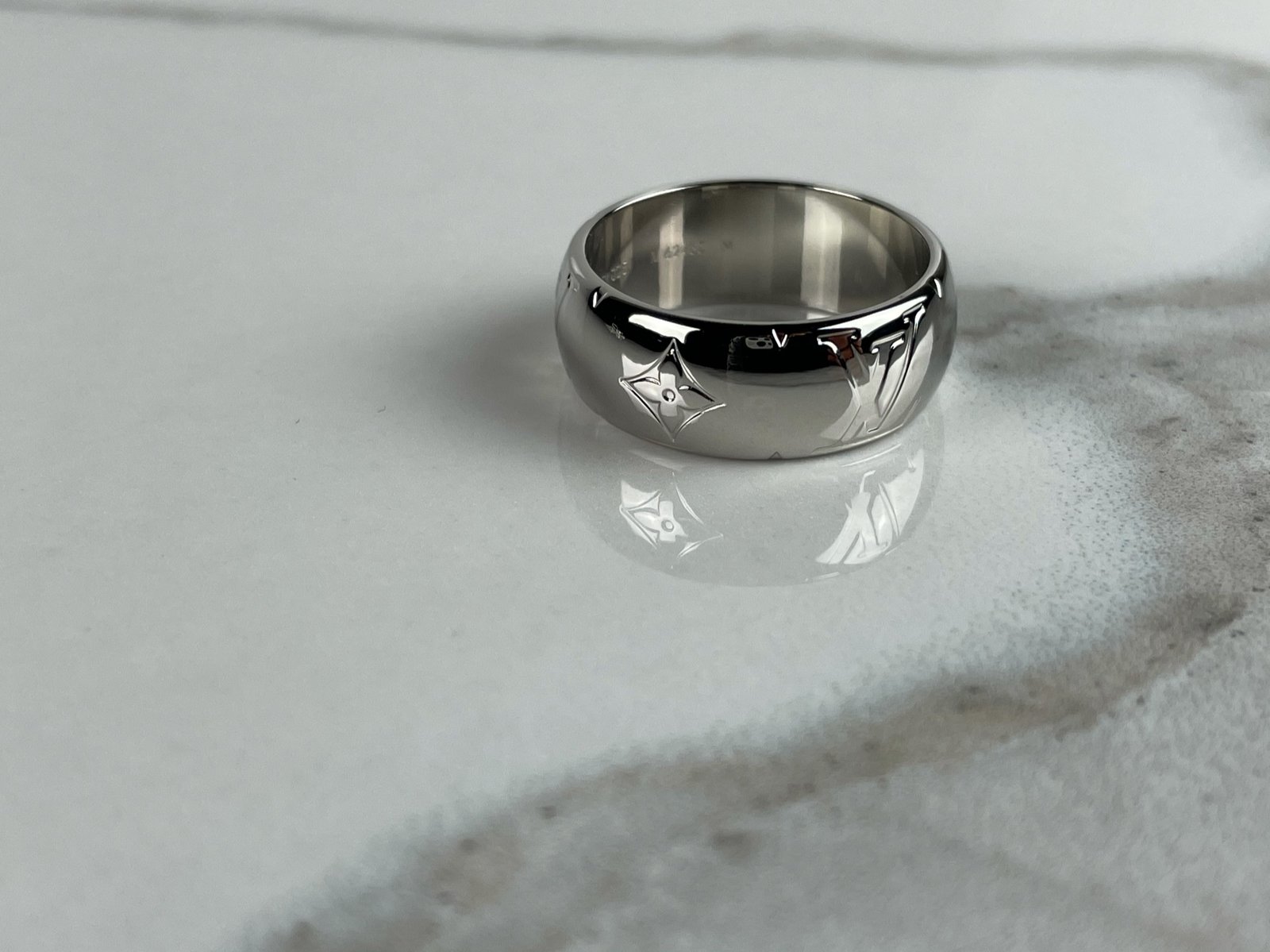 LOUIS VUITTON Bague Monogram – Image 2