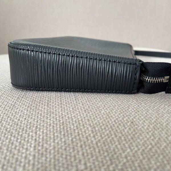 LOUIS VUITTON Pochette Accessoires – Image 6