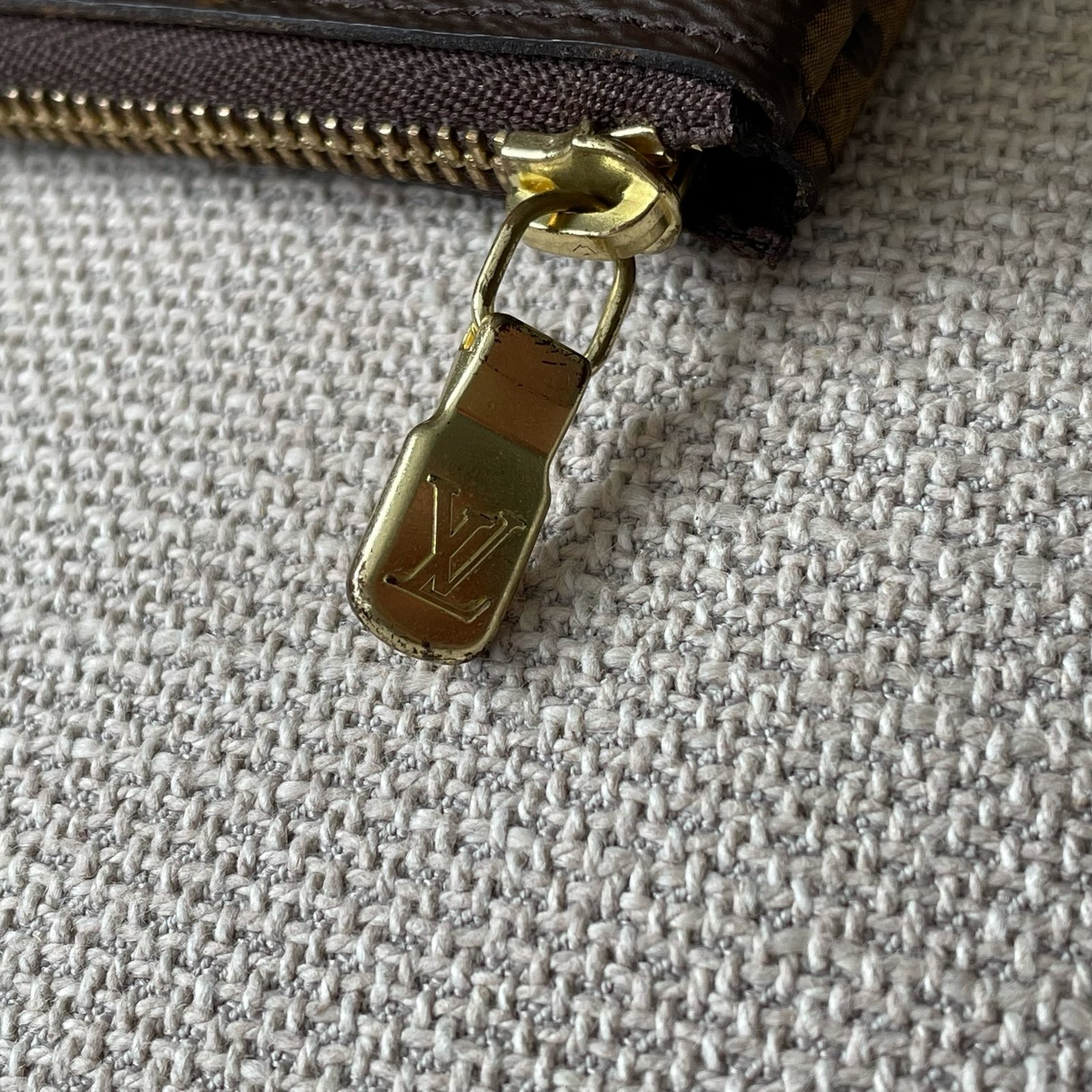 LOUIS VUITTON Pochette Clés – Image 9