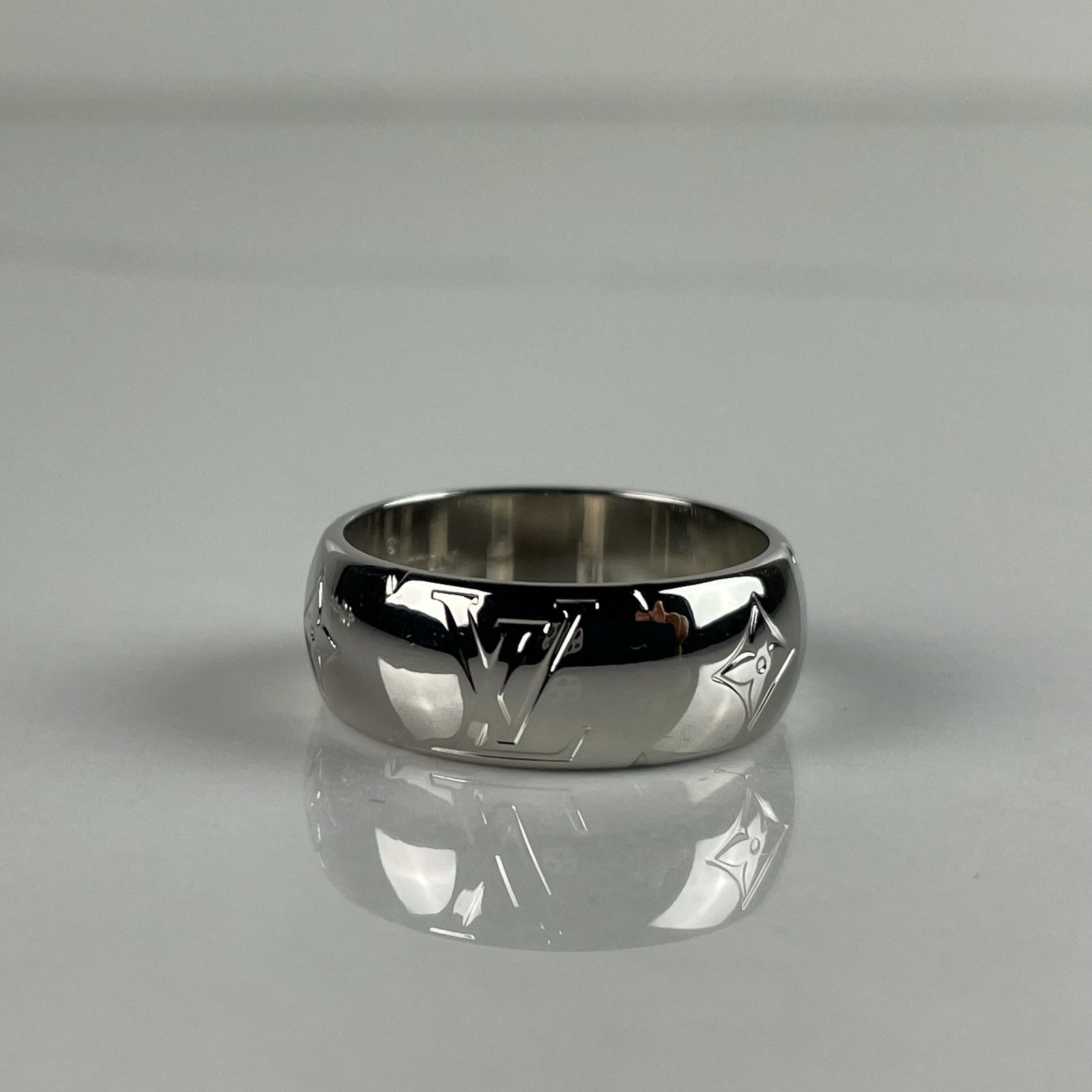 LOUIS VUITTON Bague Monogram