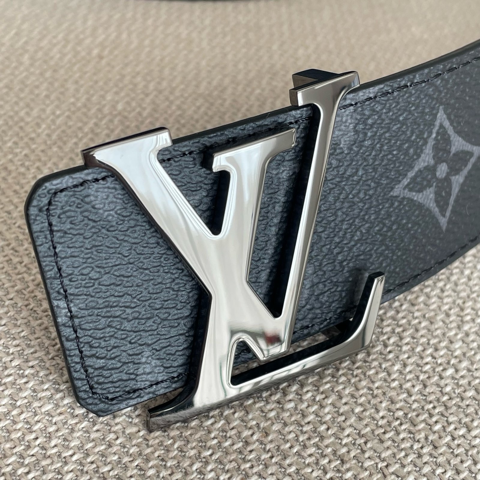 LOUIS VUITTON Ceinture LV Initiales 40 mm Réversible – Image 4