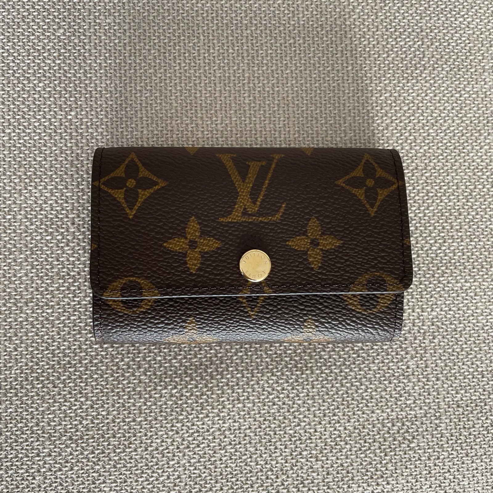 LOUIS VUITTON 6 Key Holder
