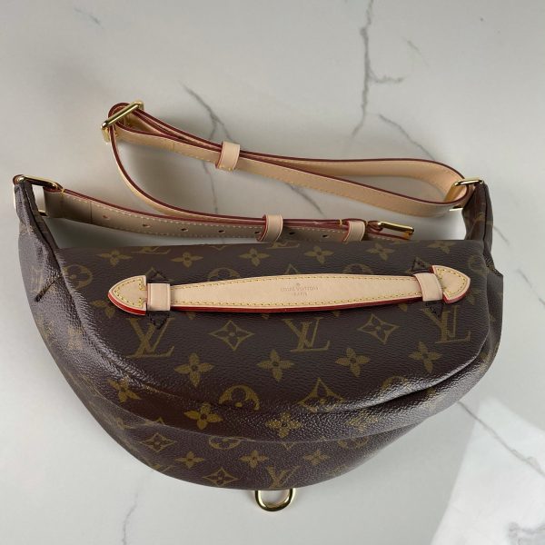 LOUIS VUITTON Bumbag – Image 8