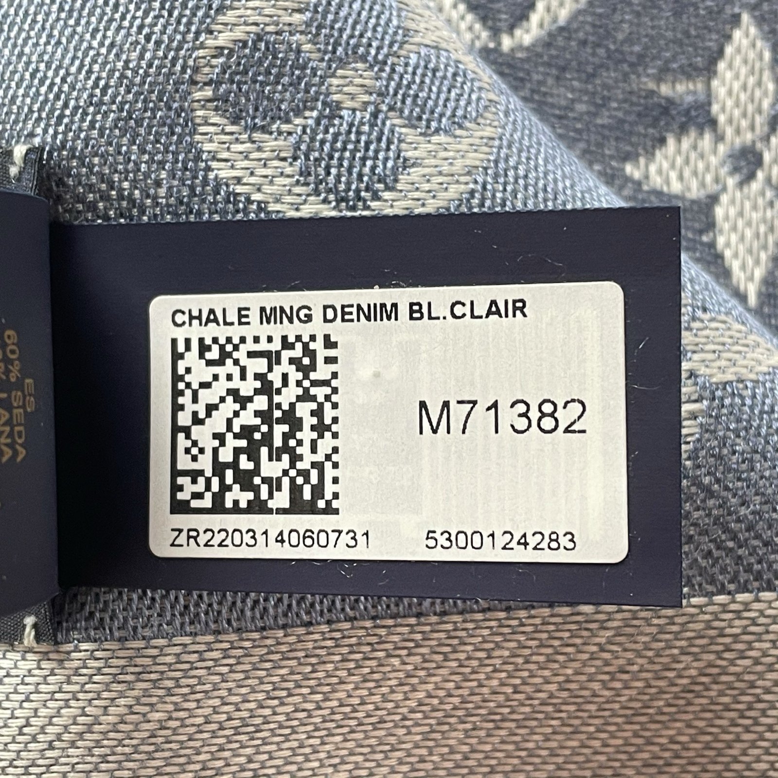 LOUIS VUITTON Châle Monogram Denim – Image 6