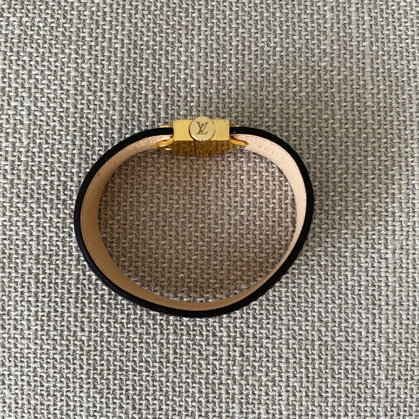 LOUIS VUITTON Bracelet Nano Monogram – Image 9