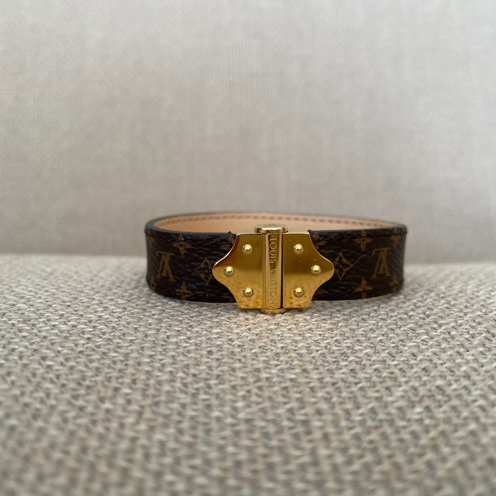 LOUIS VUITTON Bracelet Nano Monogram – Image 10