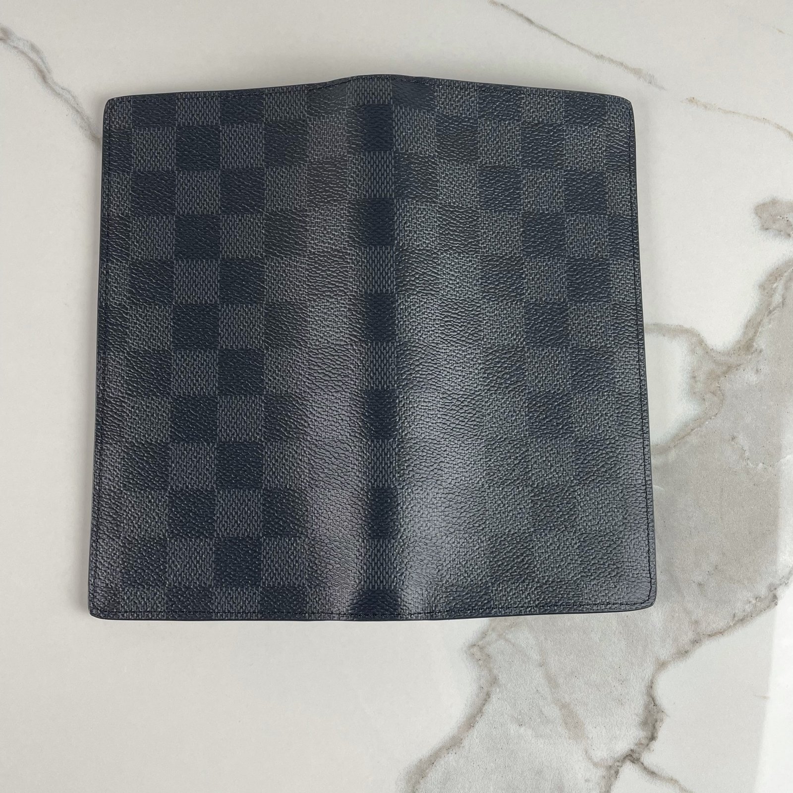 LOUIS VUITTON Brazza Wallet – Image 4