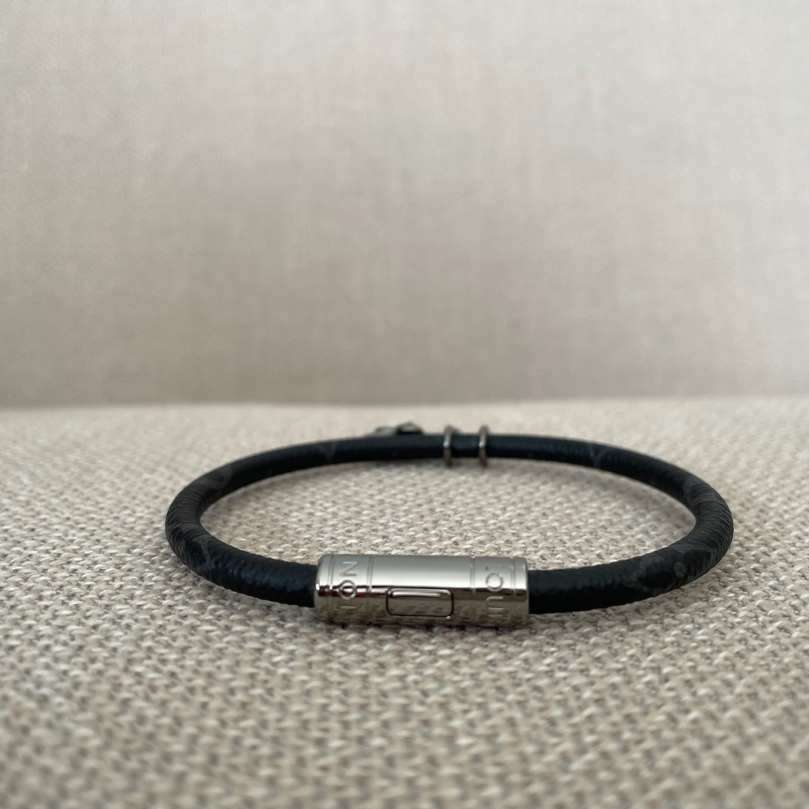 LOUIS VUITTON Bracelet Hang It – Image 7