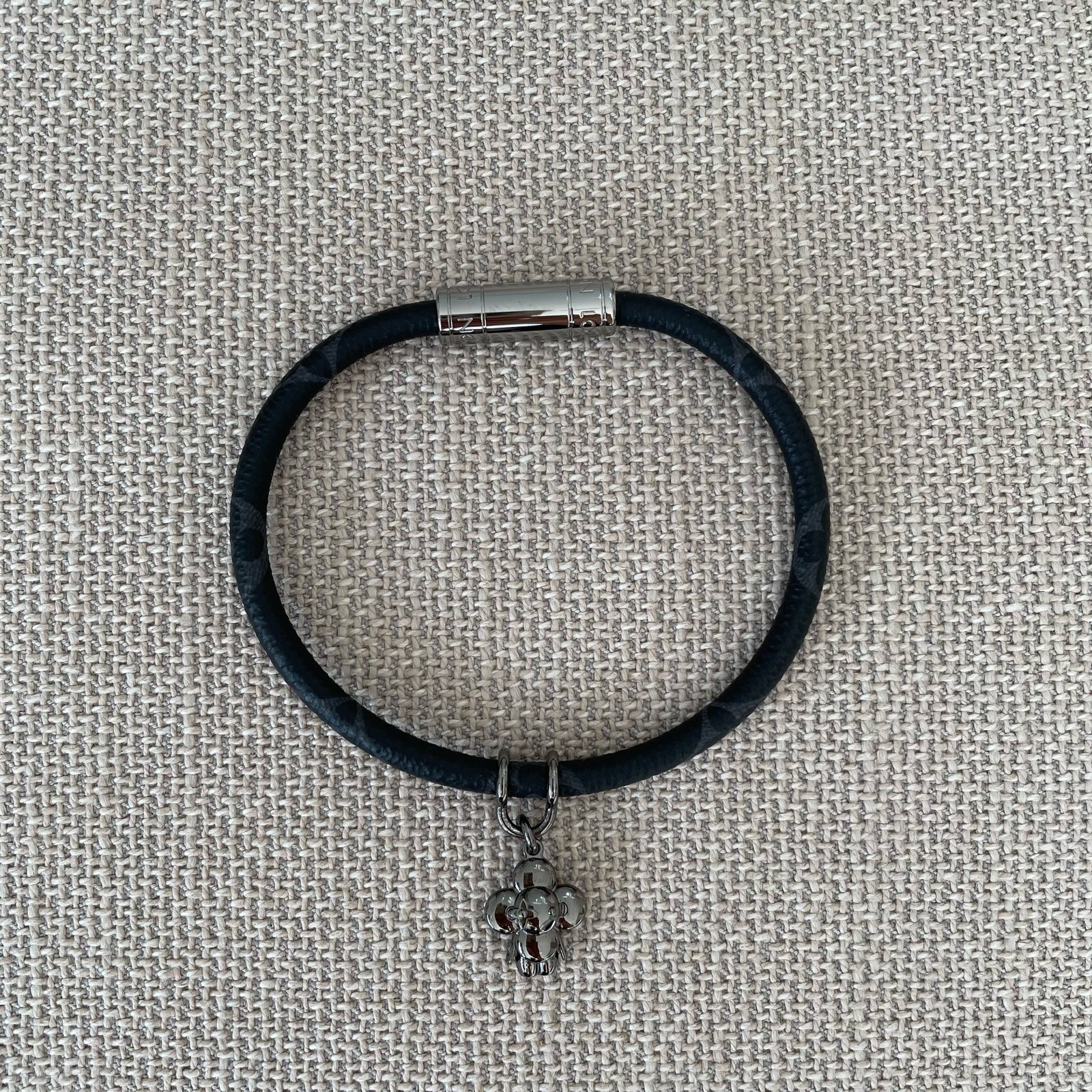 LOUIS VUITTON Bracelet Hang It – Image 10