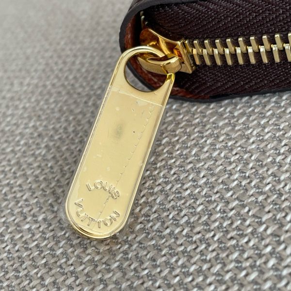 LOUIS VUITTON Zippy Wallet – Image 8