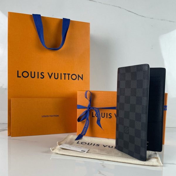 LOUIS VUITTON Brazza Wallet – Image 2