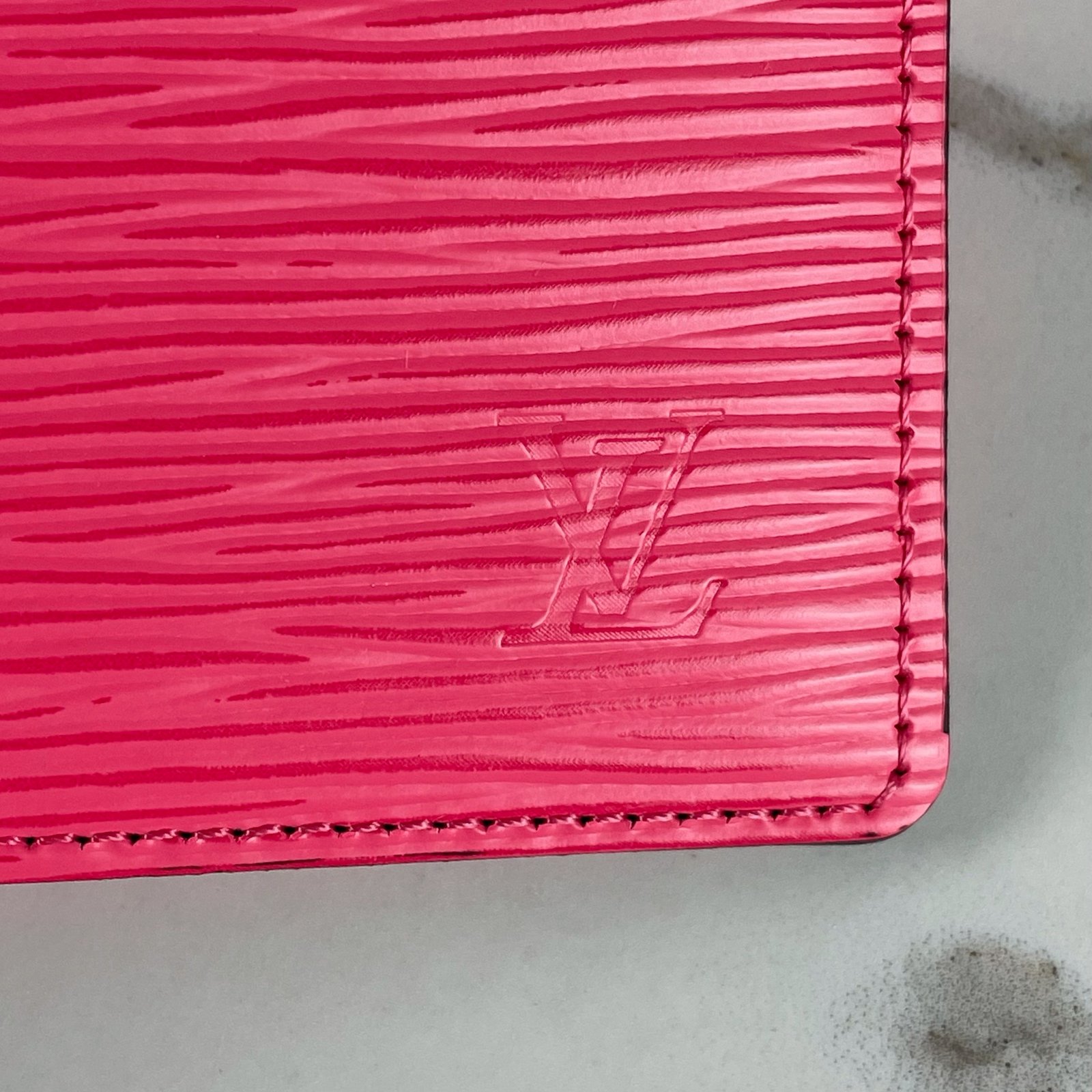 LOUIS VUITTON Card Holder – Image 5