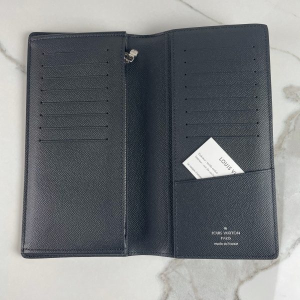 LOUIS VUITTON Brazza Wallet – Image 5