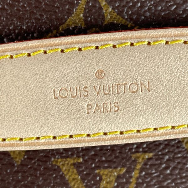 LOUIS VUITTON Bumbag – Image 9