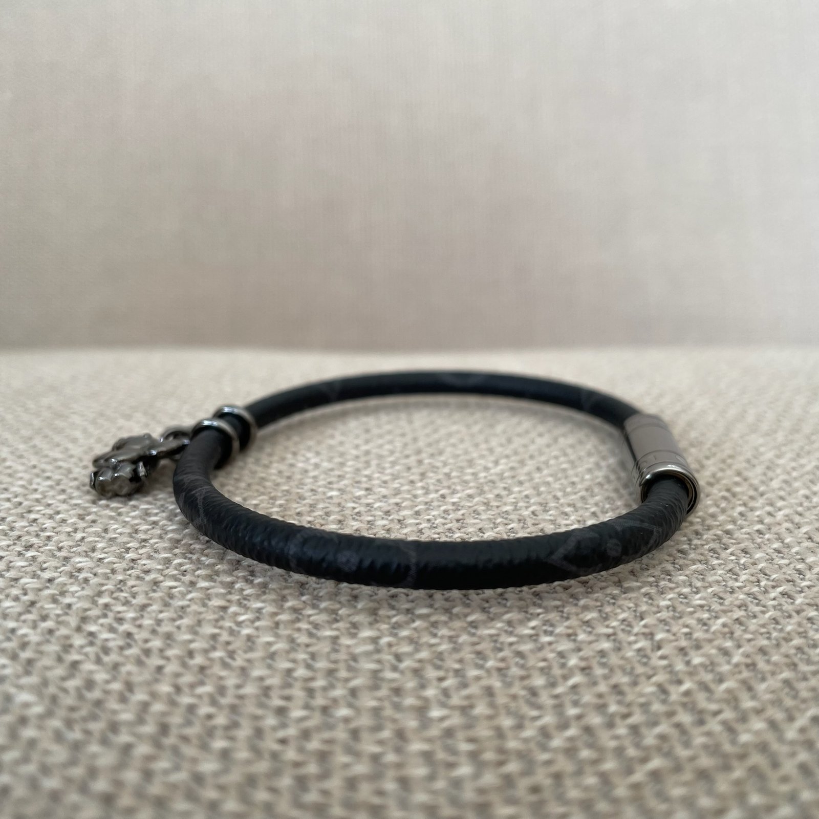 LOUIS VUITTON Bracelet Hang It – Image 8