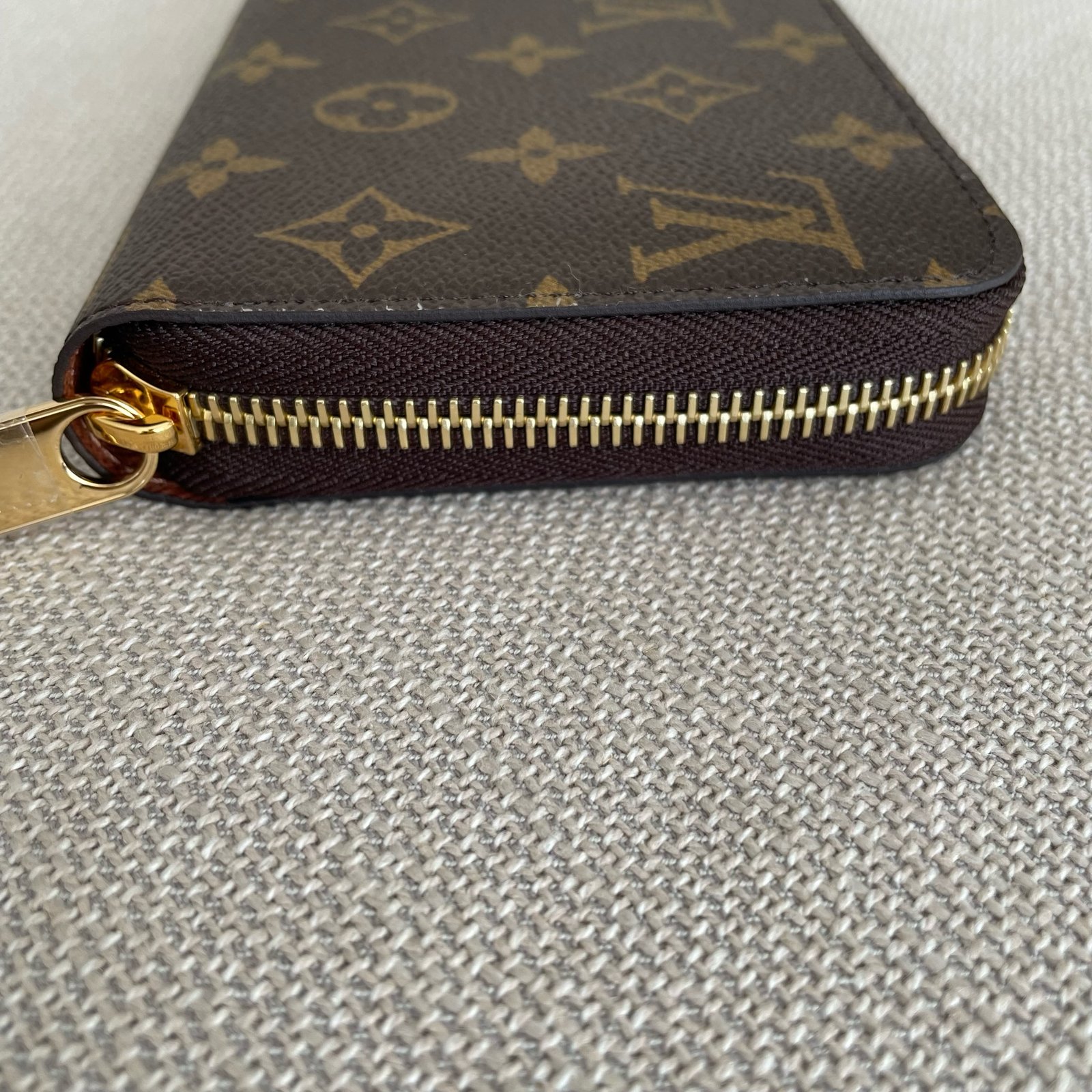 LOUIS VUITTON Zippy Wallet – Image 4
