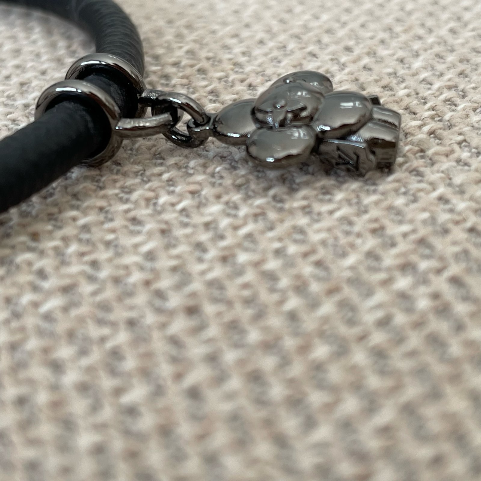 LOUIS VUITTON Bracelet Hang It – Image 5