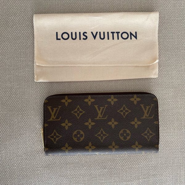 LOUIS VUITTON Zippy Wallet – Image 2