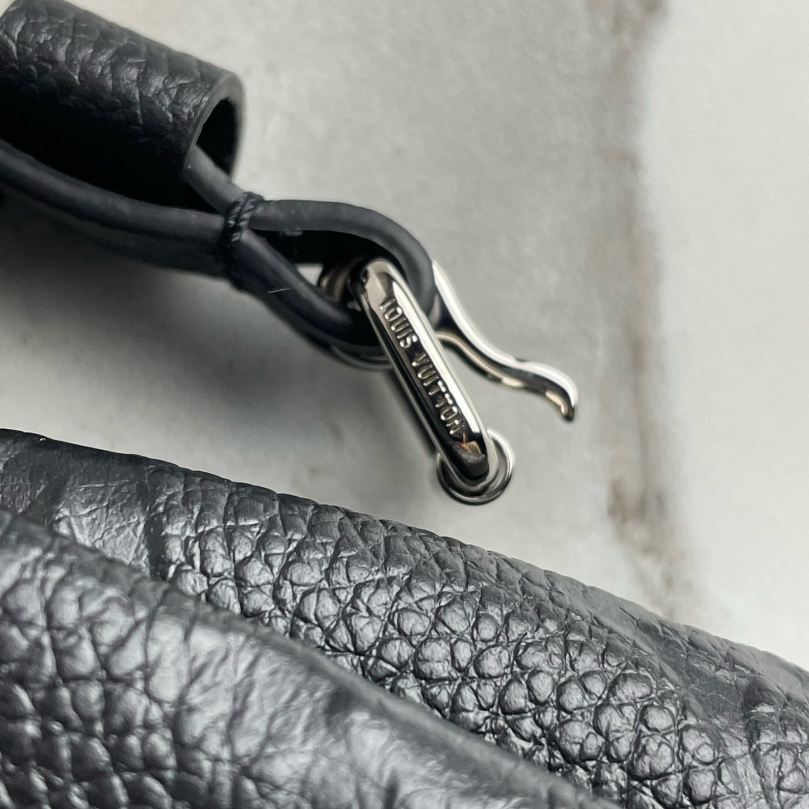 LOUIS VUITTON Pochette Pallas – Image 12