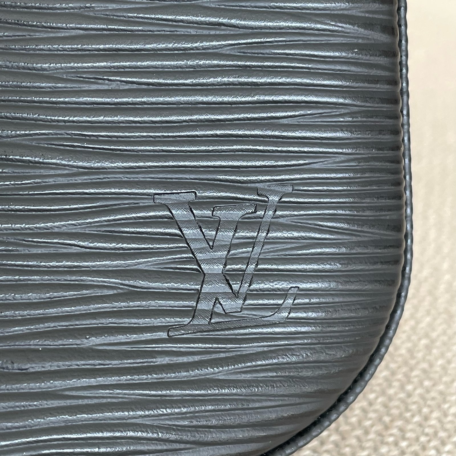 LOUIS VUITTON Pochette Accessoires – Image 9