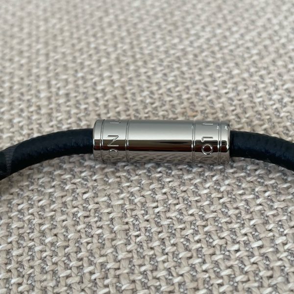 LOUIS VUITTON Bracelet Hang It – Image 11