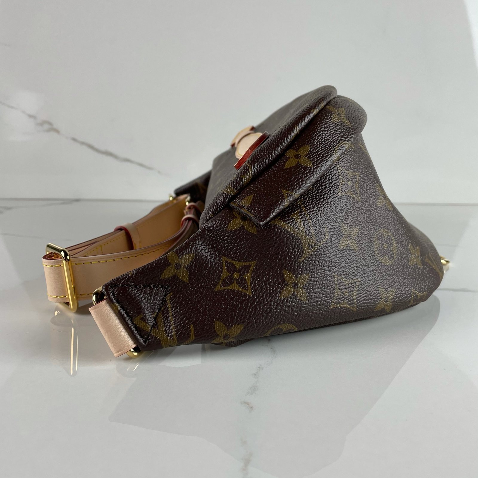 LOUIS VUITTON Bumbag – Image 6