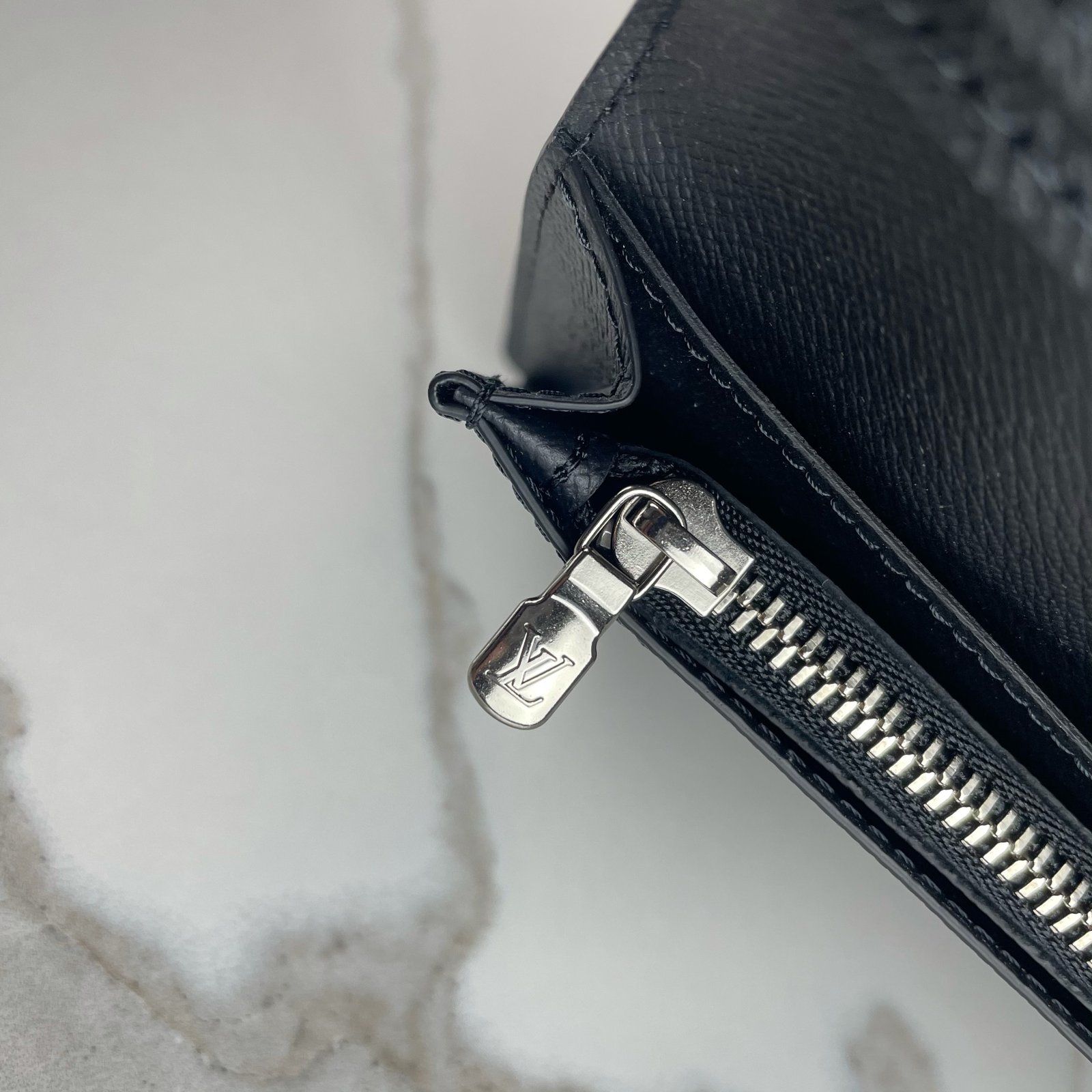 LOUIS VUITTON Brazza Wallet – Image 12