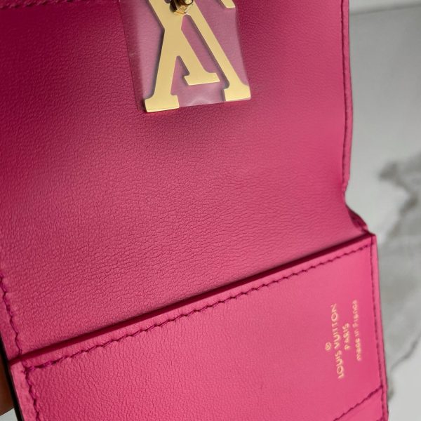 LOUIS VUITTON Portefeuille Capucines XS – Image 11