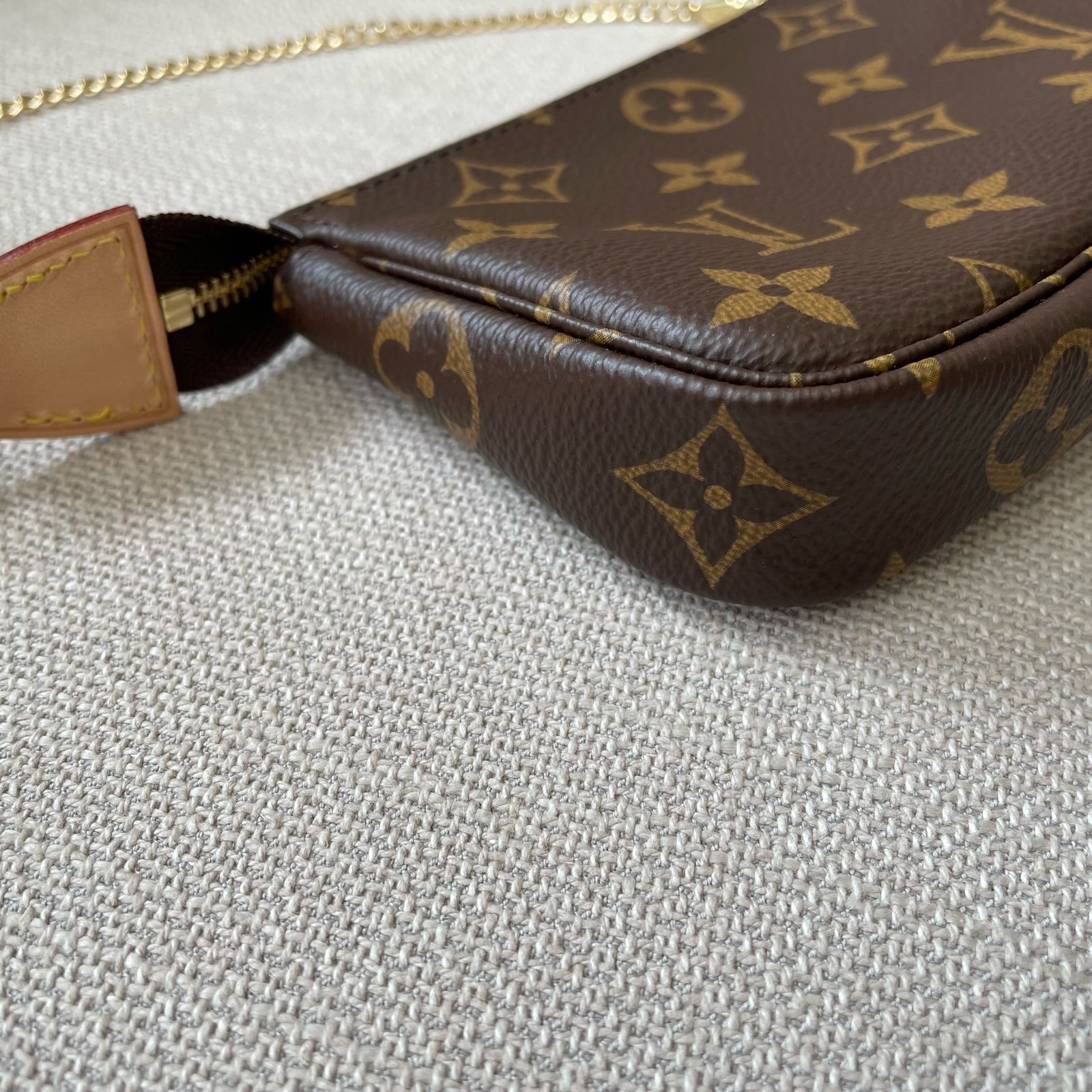 LOUIS VUITTON Pochette Accessoires Mini – Image 5