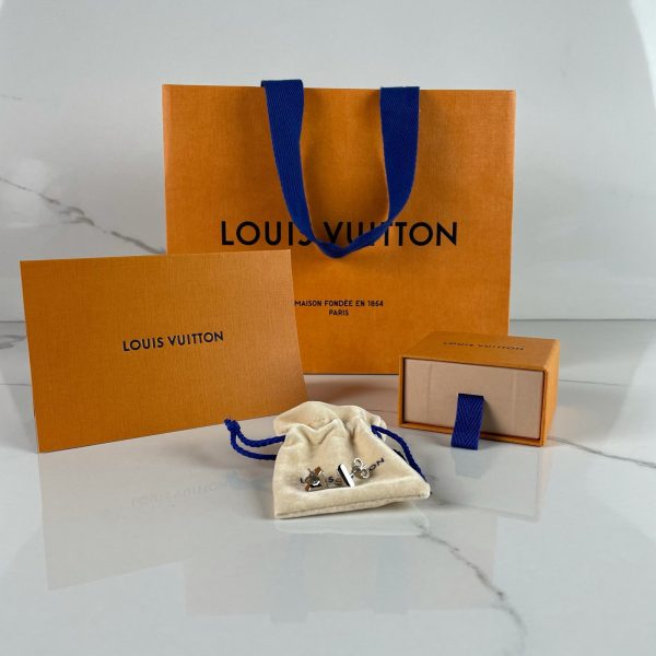 LOUIS VUITTON Essential V Stud Earrings – Image 2