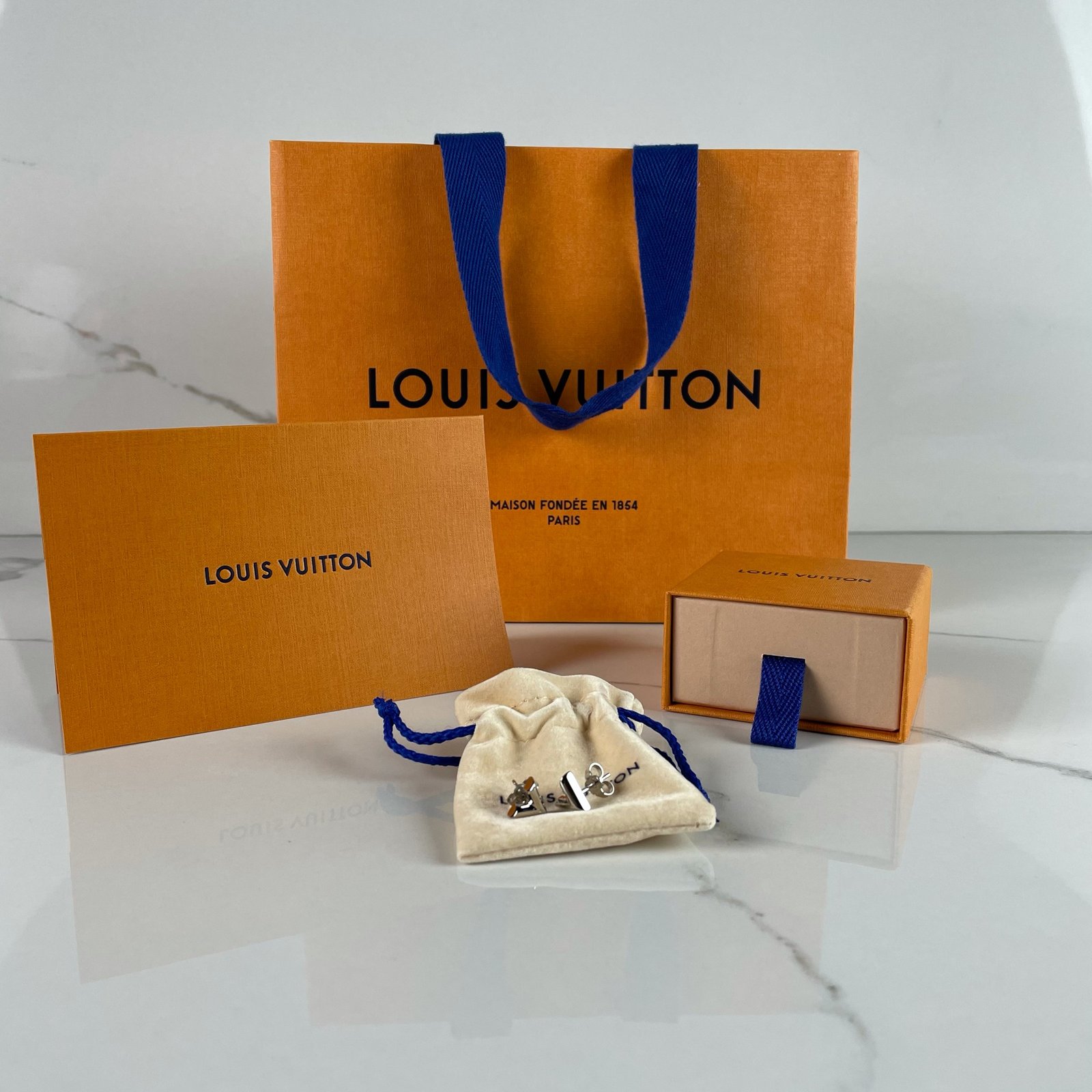 LOUIS VUITTON Puces D’oreilles Essential V – Image 2