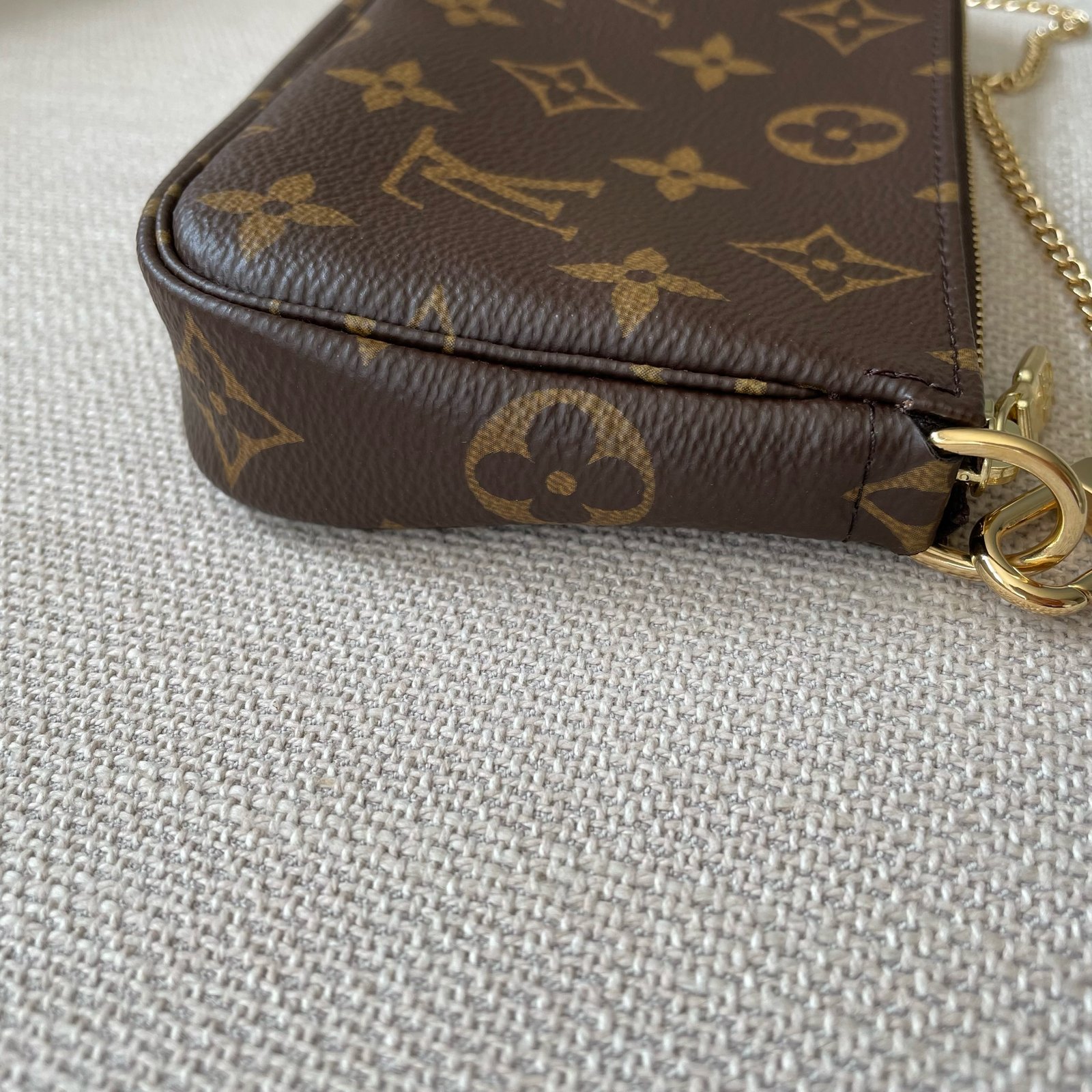 LOUIS VUITTON Pochette Accessoires Mini – Image 7