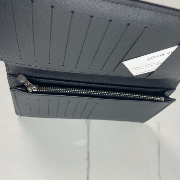 LOUIS VUITTON Brazza Wallet – Image 11