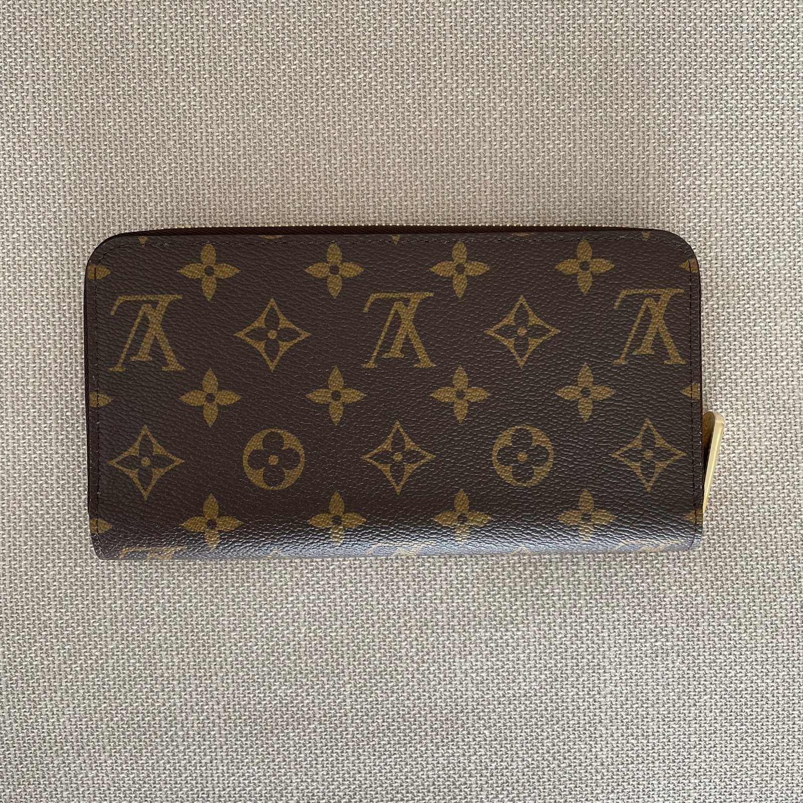 LOUIS VUITTON Zippy Wallet – Image 3