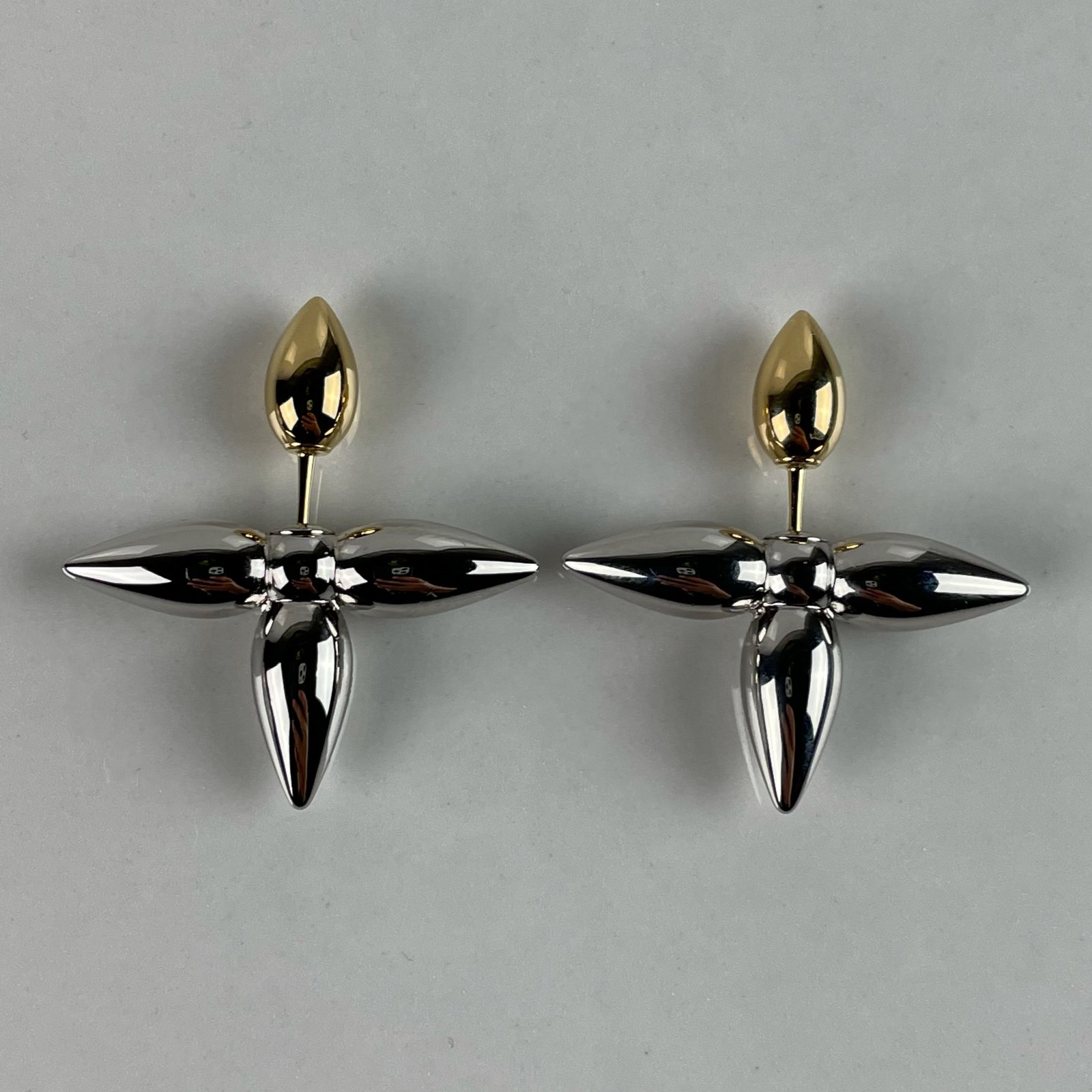 LOUIS VUITTON Louisette Stud Earrings – Image 3