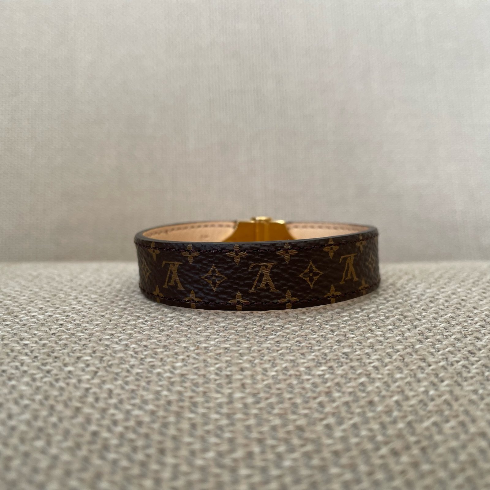 LOUIS VUITTON Bracelet Nano Monogram – Image 6