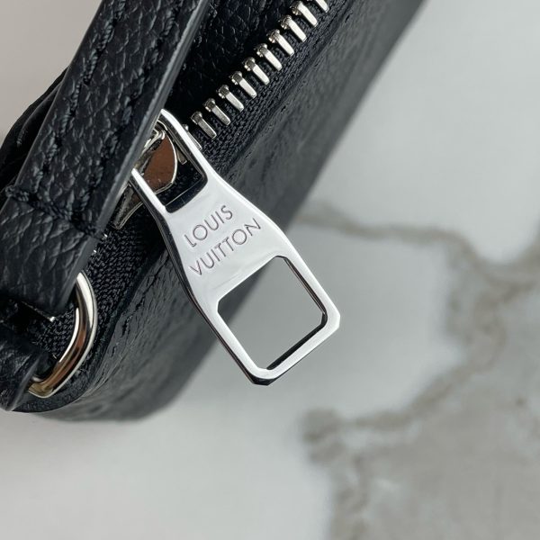 LOUIS VUITTON Pochette Pallas – Image 10
