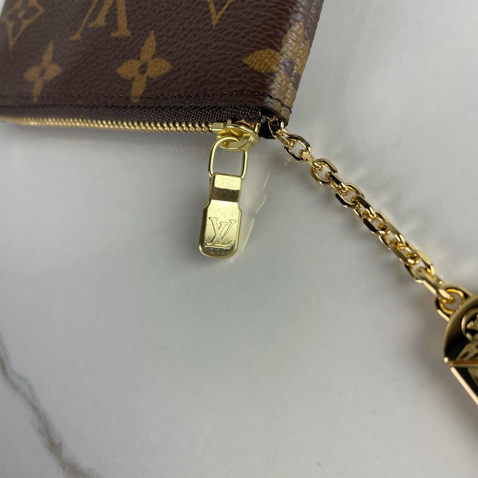 LOUIS VUITTON Pochette Clés – Image 9
