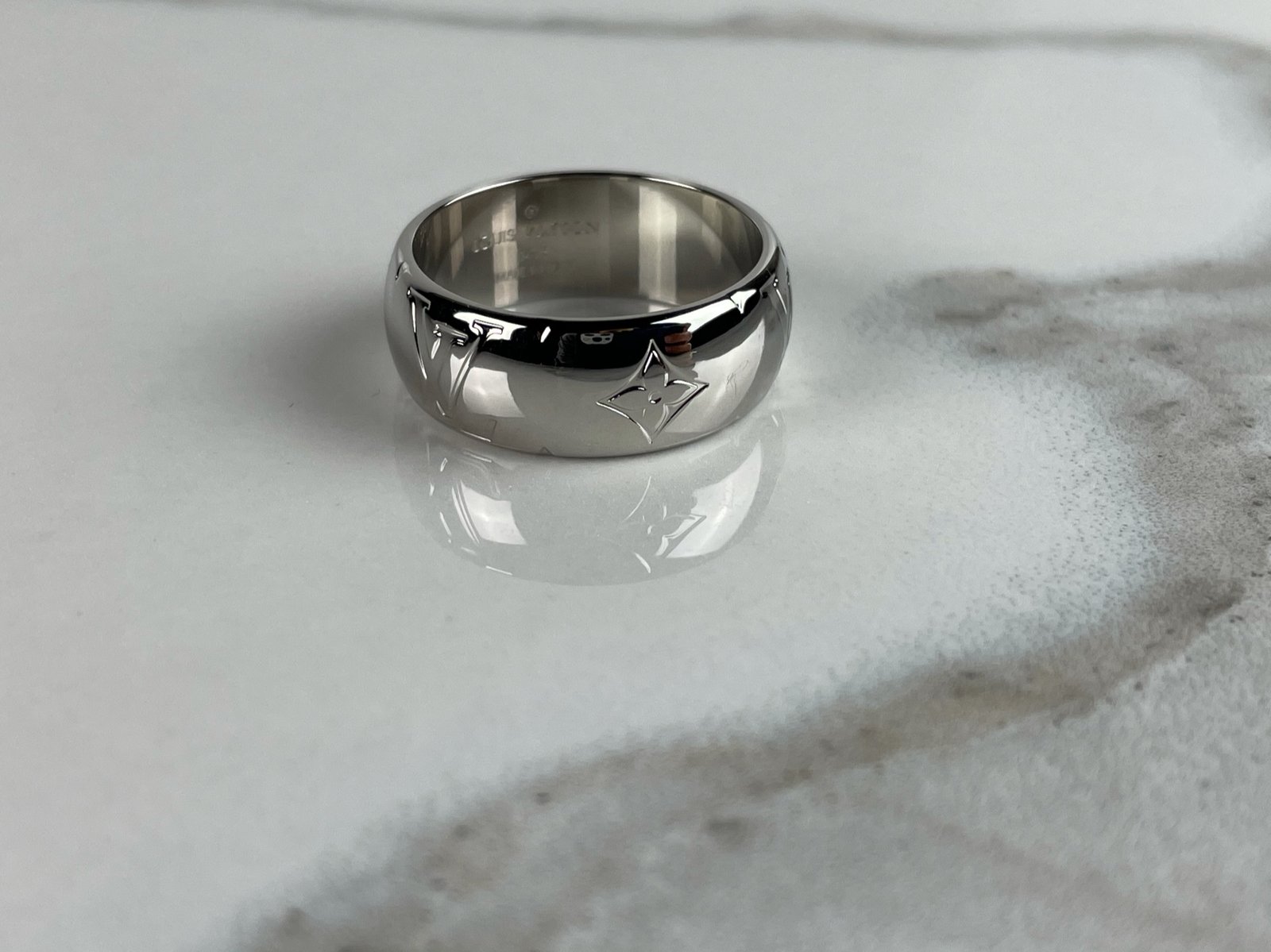 LOUIS VUITTON Bague Monogram – Image 3