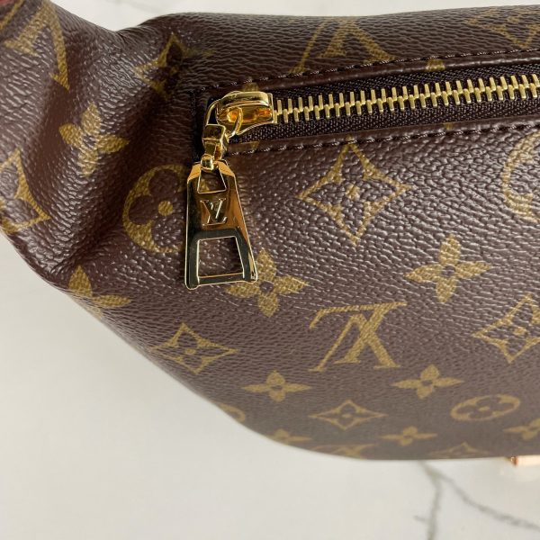 LOUIS VUITTON Bumbag – Image 11