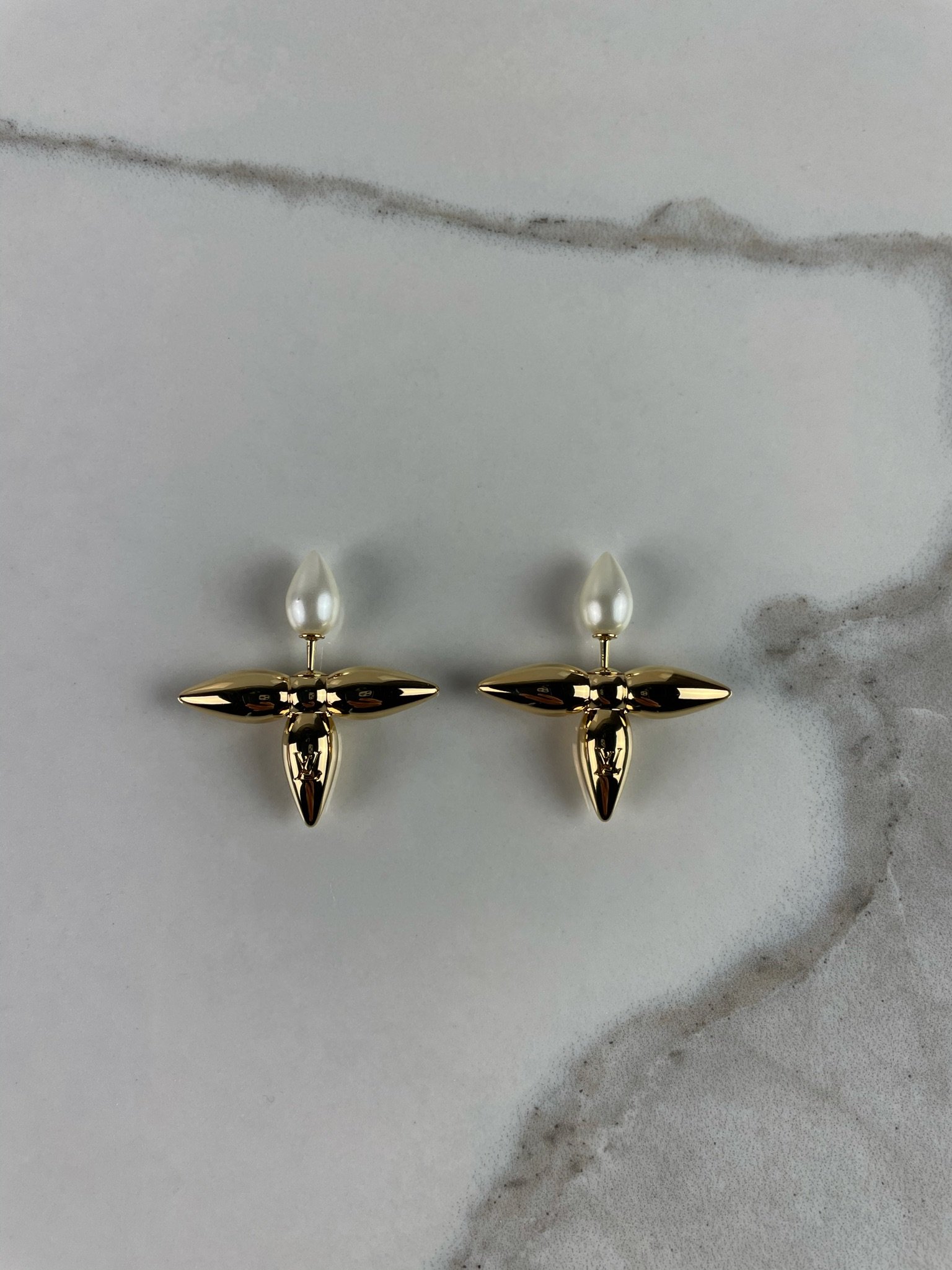 LOUIS VUITTON Louisette Stud Earrings – Image 5