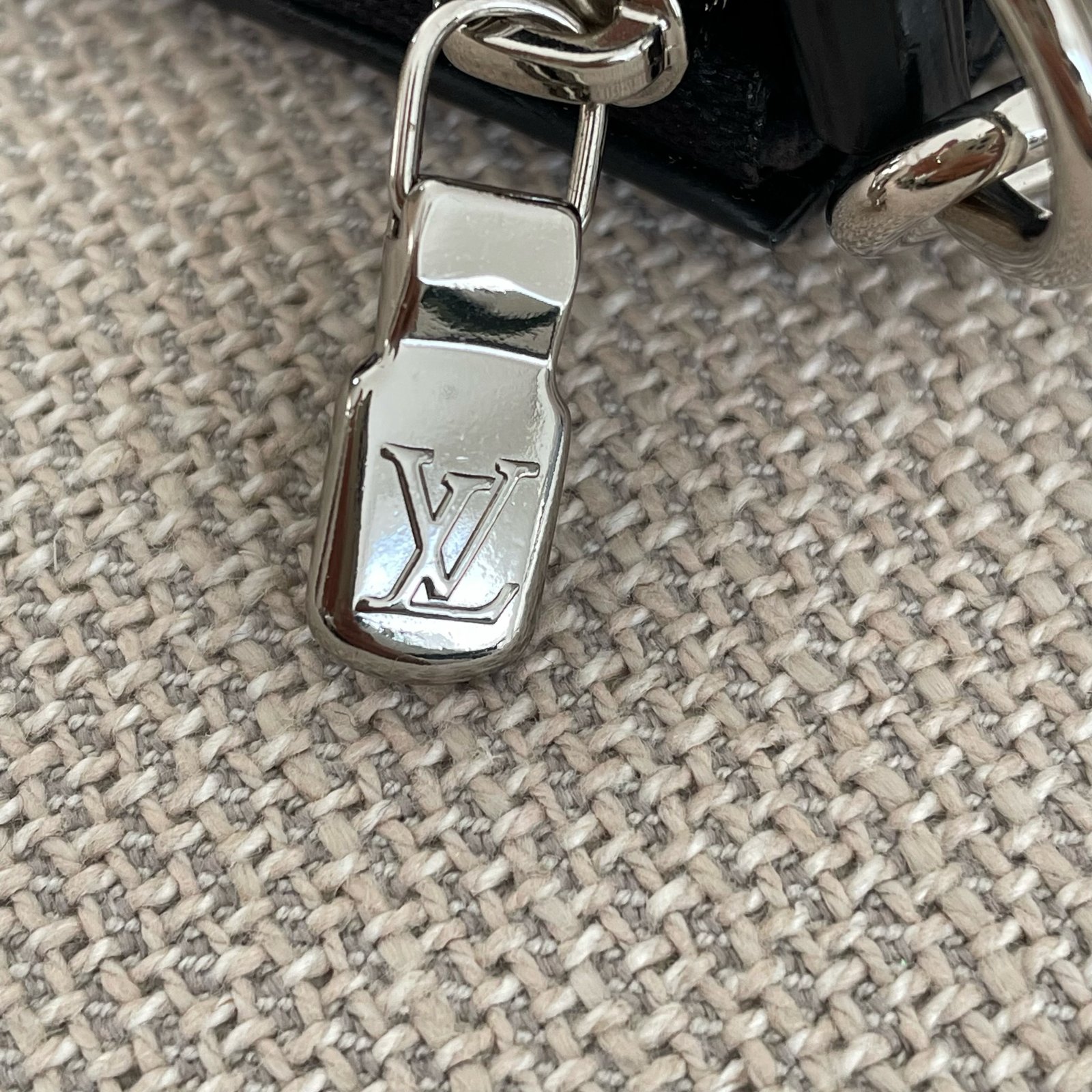 LOUIS VUITTON Pochette Accessoires – Image 12