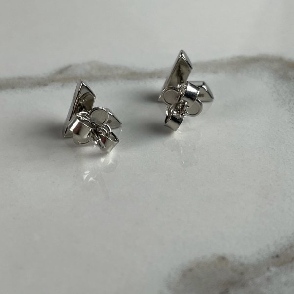LOUIS VUITTON Essential V Stud Earrings – Image 6