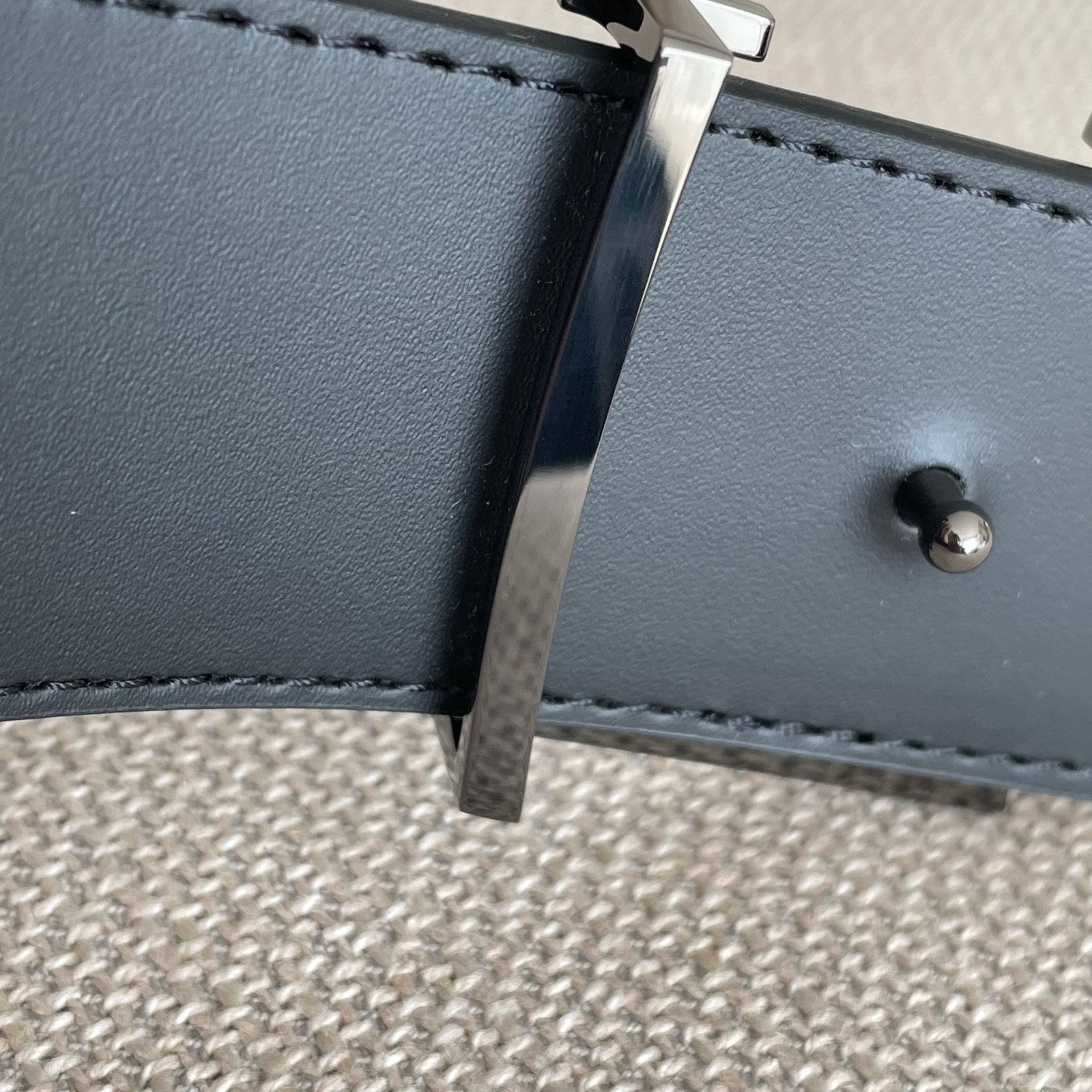 LOUIS VUITTON Ceinture LV Initiales 40 mm Réversible – Image 6
