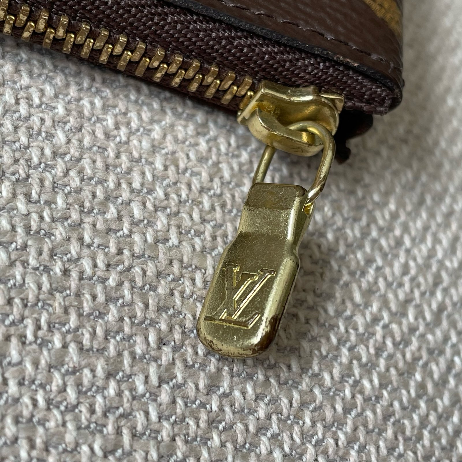 LOUIS VUITTON Pochette Clés – Image 8