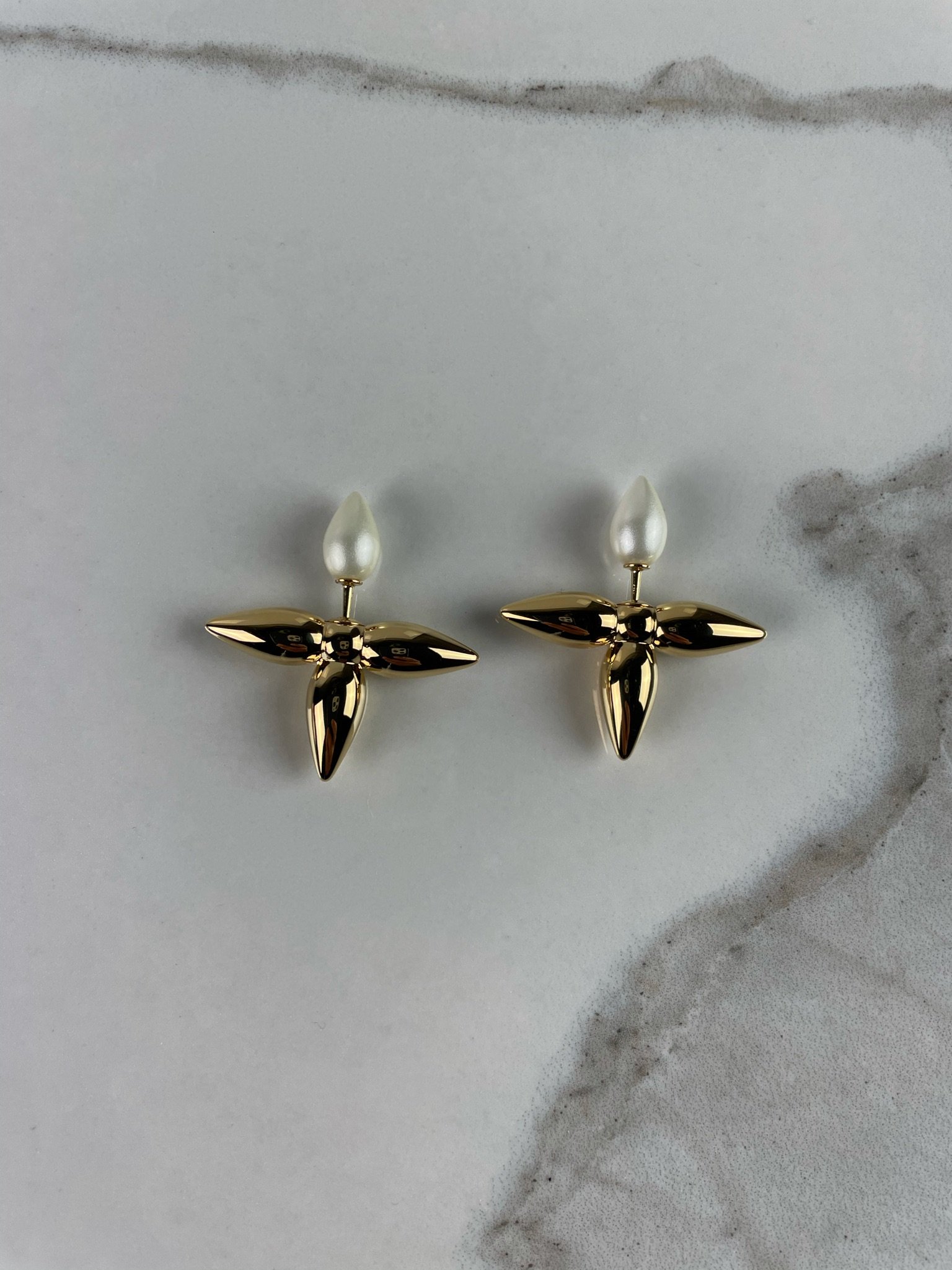 LOUIS VUITTON Louisette Stud Earrings – Image 4