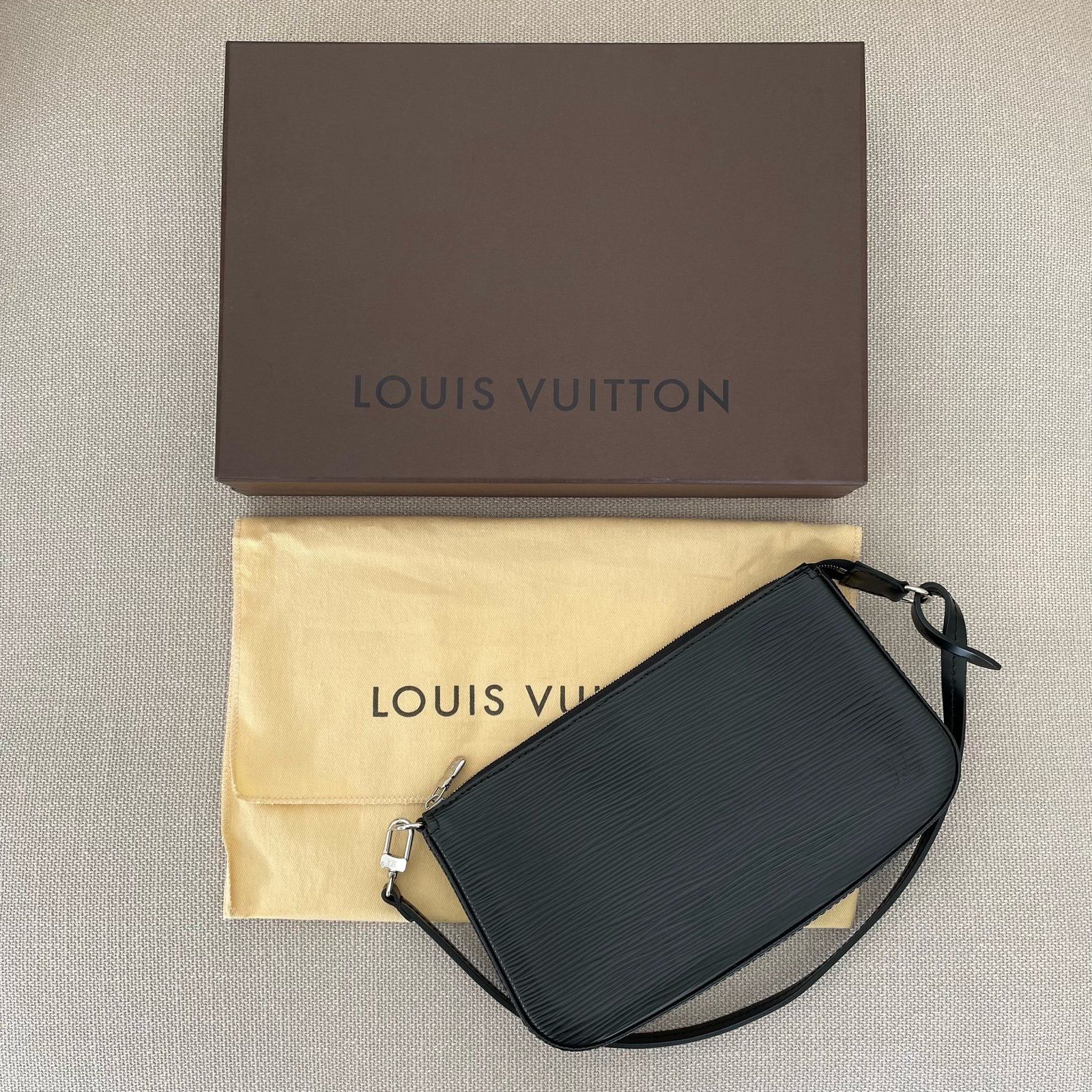 LOUIS VUITTON Pochette Accessoires – Image 2