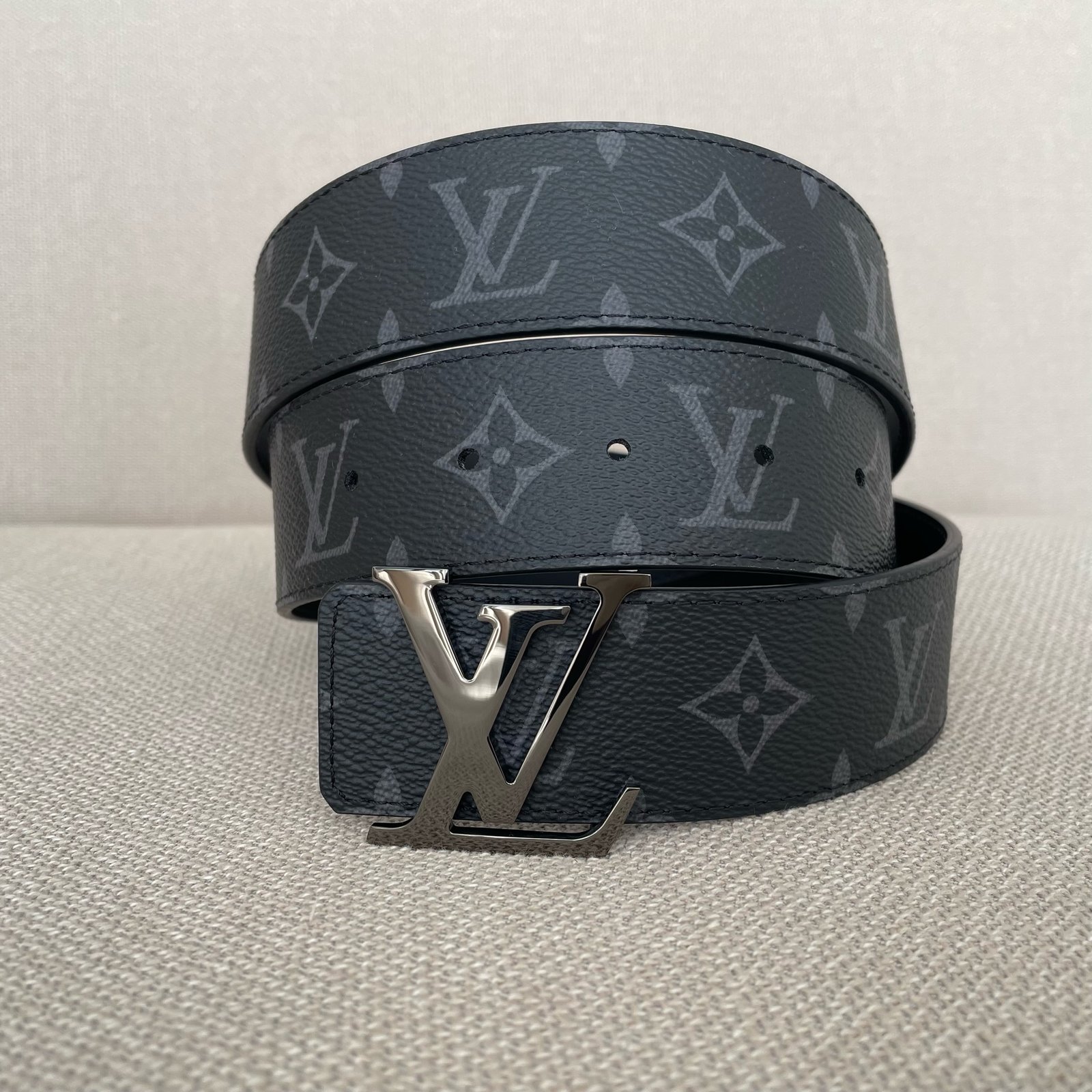 LOUIS VUITTON Ceinture LV Initiales 40 mm Réversible – Image 3