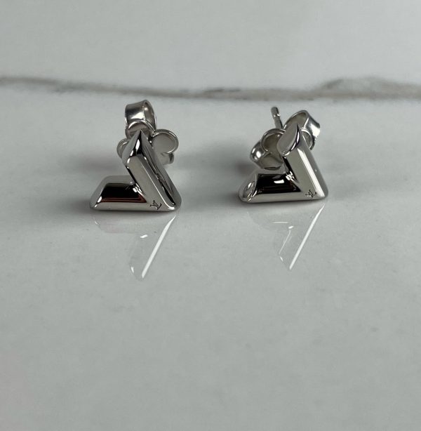 LOUIS VUITTON Essential V Stud Earrings