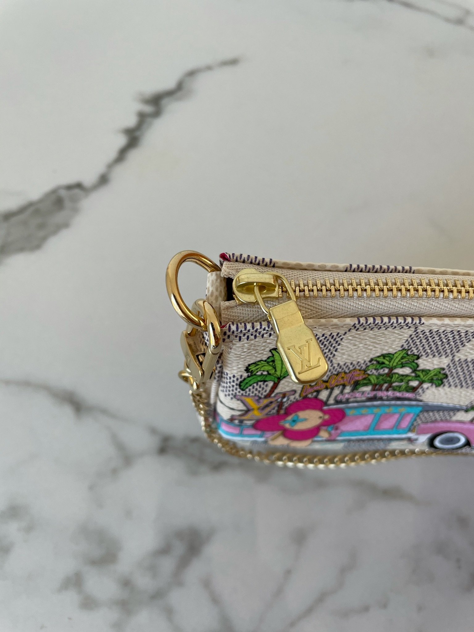 LOUIS VUITTON Mini Pochette Accessoires – Image 9